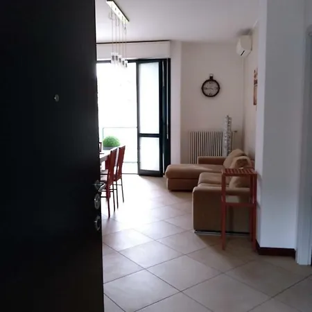 Apartment Housetommycomo