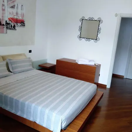 Apartment Housetommycomo *