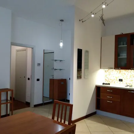Housetommycomo Lägenhet *