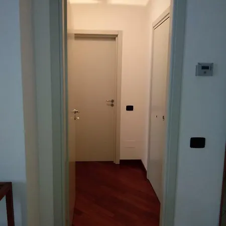 Housetommycomo Lägenhet